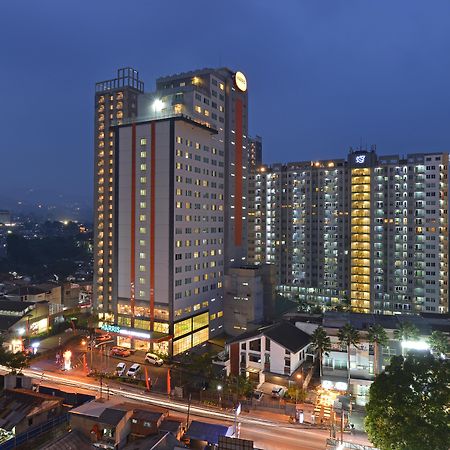Harris Hotel & Conventions Ciumbuleuit Bandung Exteriör bild