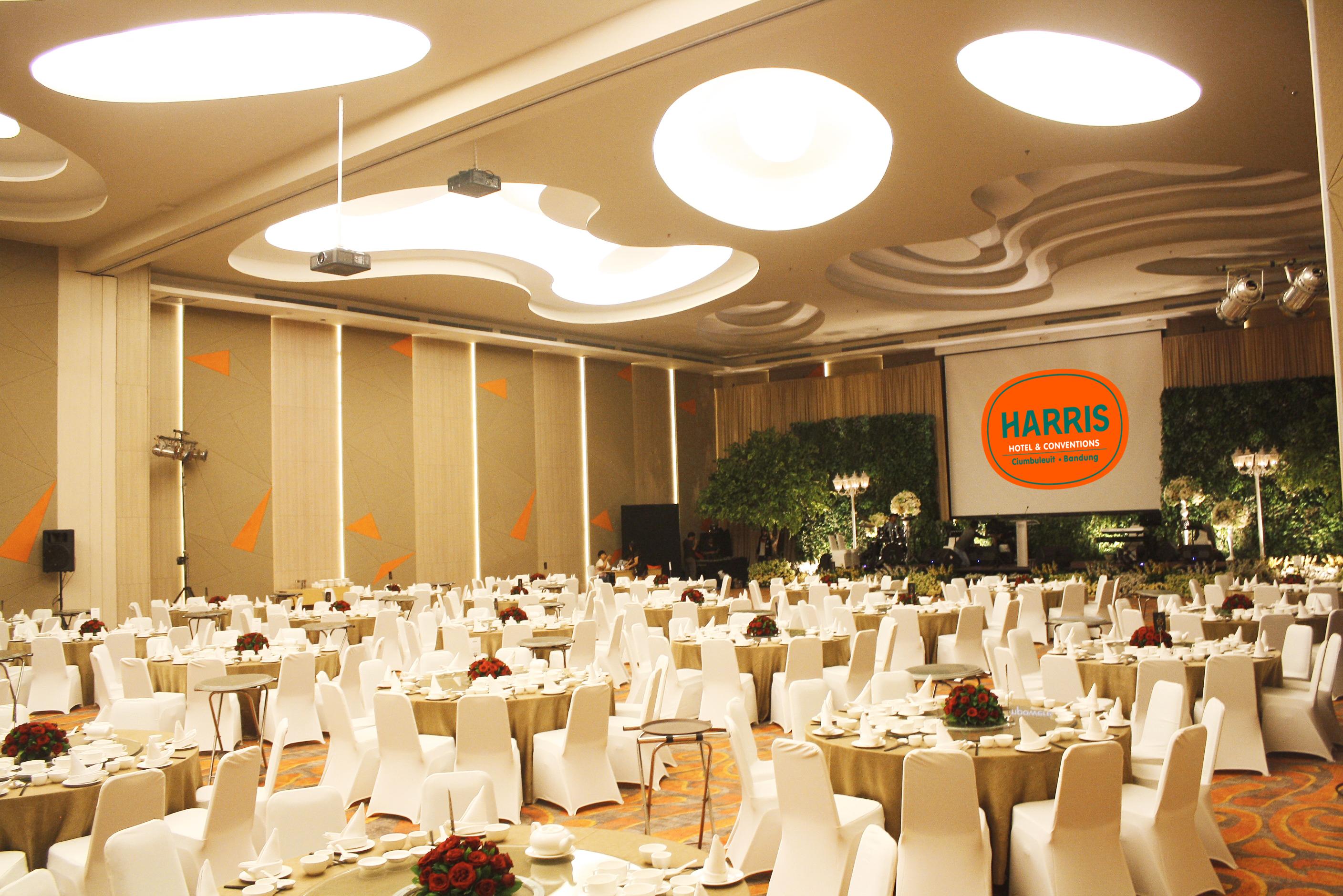 Harris Hotel & Conventions Ciumbuleuit Bandung Exteriör bild