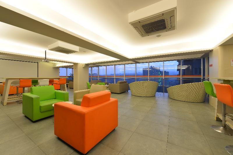 Harris Hotel & Conventions Ciumbuleuit Bandung Exteriör bild
