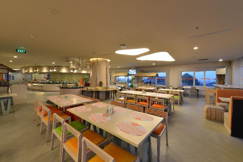 Harris Hotel & Conventions Ciumbuleuit Bandung Exteriör bild